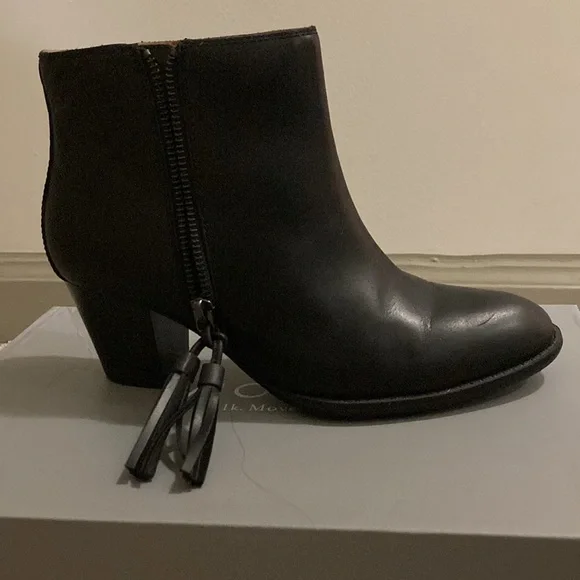 Like New Vionic Black Boots - Picture 3 of 4